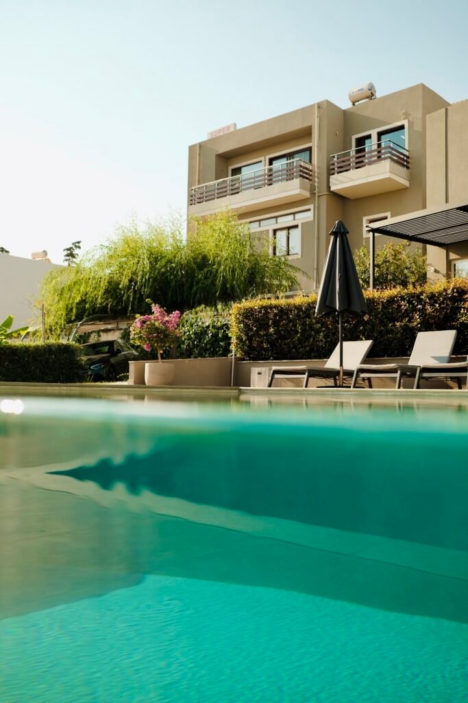 Twin Apartments, Creta: piscina frente a los apartamentos
