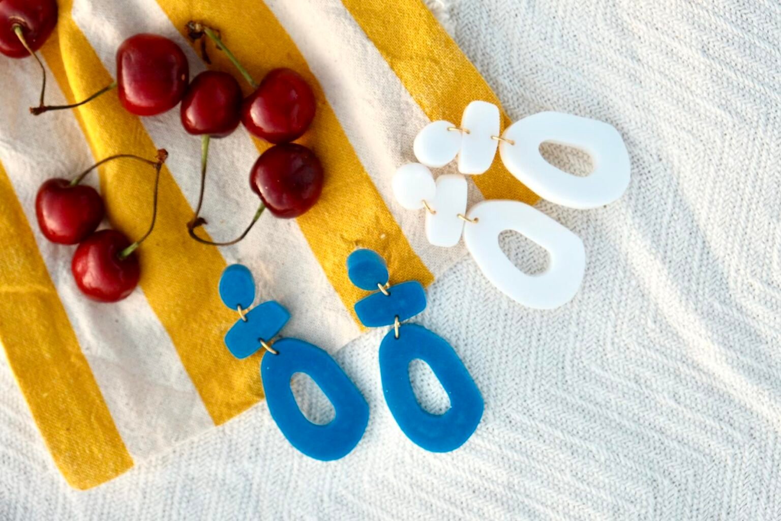 Fotografía de producto: colección de joyería Hibiscus Amarillo en la Costa Brava — Notos Studio