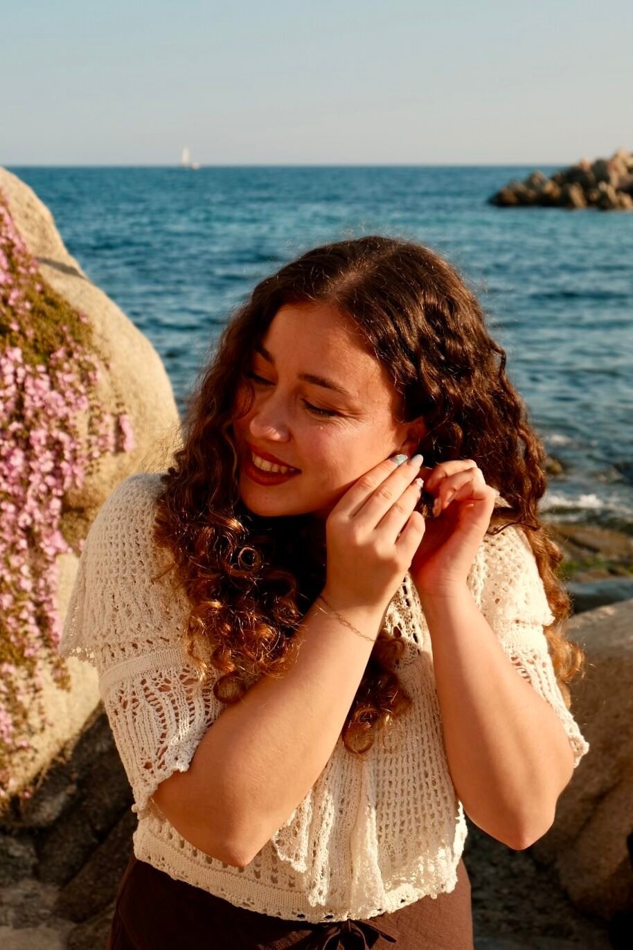 Fotografía de producto: colección de joyería Hibiscus Amarillo en la Costa Brava — Notos Studio