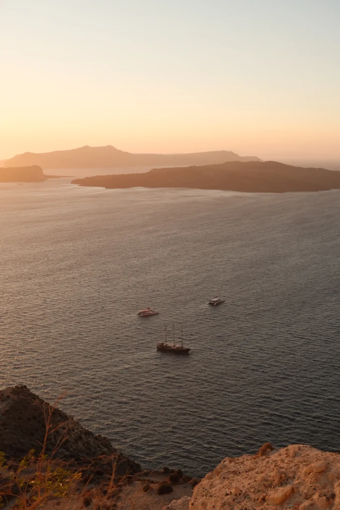Hotel Artemis Suites, Santorini: el Egeo desde lo alto del acantilado