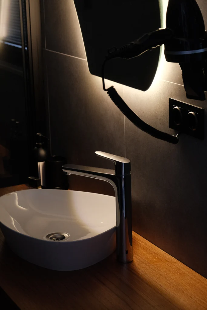 Lyxos Hotel, Kaş: lavabo en el baño