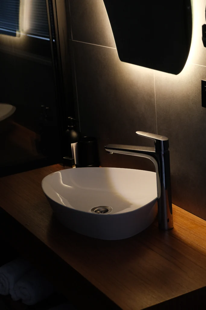 Lyxos Hotel, Kaş: bañera exenta en el baño