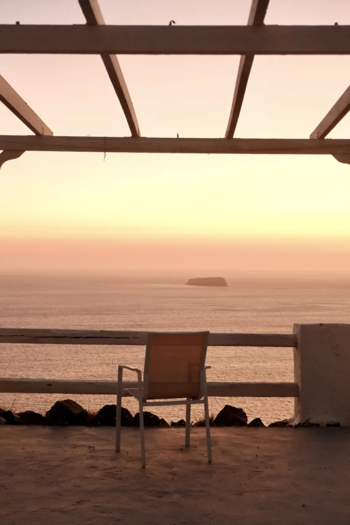 Hotel Artemis Suites, Santorini: pérgola y mar al atardecer