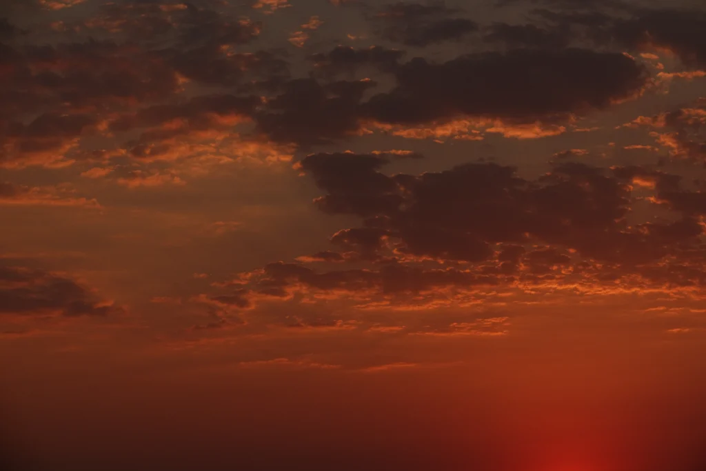 Lyxos Hotel, Kaş: cielo de atardecer sobre el mar