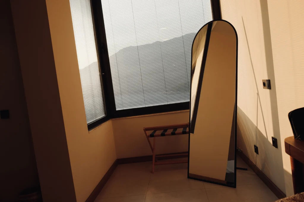 Lyxos Hotel, Kaş: habitación con ventanal al mar