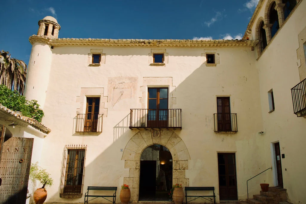 Can Ràfols dels Caus, Penedès: fachada de la masía