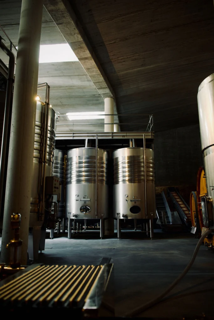 Can Ràfols dels Caus, Penedès: depósitos de acero inoxidable en la bodega